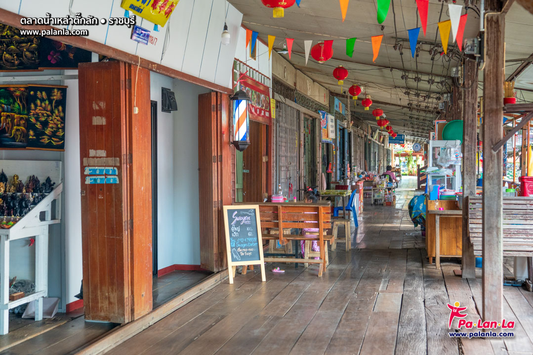 Lao Tuk Luck Floating Market
